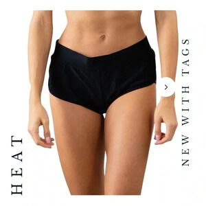 0816. HEAT SOLID BLACK SWIM SHORT BOTTOMS SIZE LARGE‎ NWT
